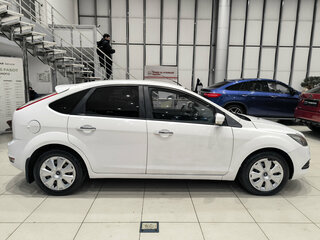 2011 Ford Focus II Рестайлинг, белый, 499000 рублей, вид 4
