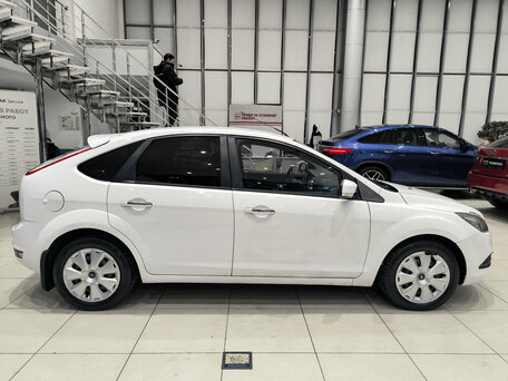 2011 Ford Focus II Рестайлинг, белый, 399000 рублей, вид 4