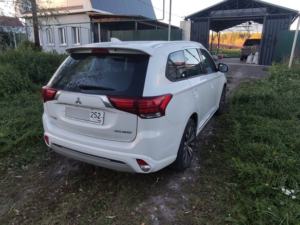 2022 Mitsubishi Outlander III Рестайлинг 3, белый, 2200000 рублей - вид 3