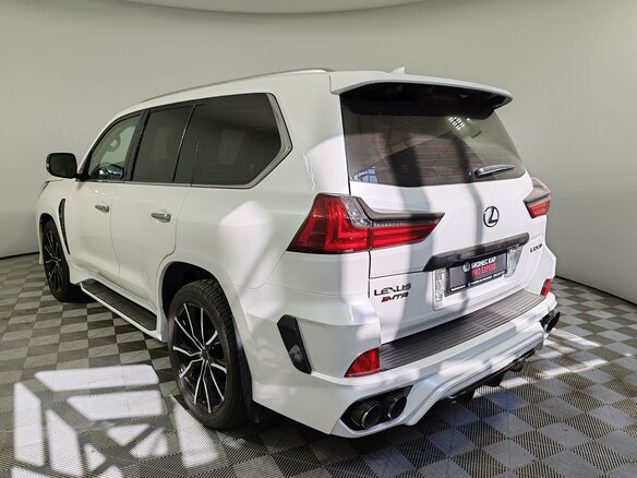 2017 Lexus LX 570 III Рестайлинг 2, белый, 8000000 рублей - вид 6