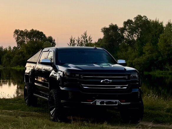 2016 Chevrolet Silverado Double Cab III (K2XX) Рестайлинг, чёрный, 5000000 рублей