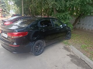 2015 Kia Rio III Рестайлинг, чёрный, 420000 рублей, вид 3