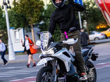 2026 CFMoto 1000MT-X Sport (ABS), серый, 900000 рублей, вид 1