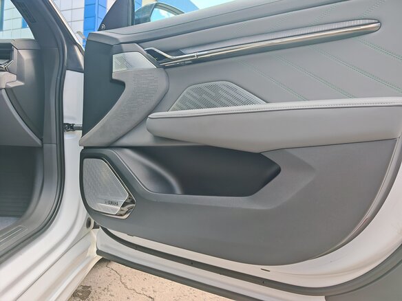 2023 Zeekr 001 100 kWh I, белый, 5100000 рублей - вид 22