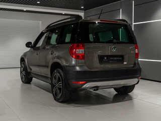 2012 Skoda Yeti I, коричневый, 870000 рублей, вид 4