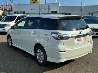 2017 Toyota Wish II Рестайлинг, белый, 1320000 рублей, вид 3
