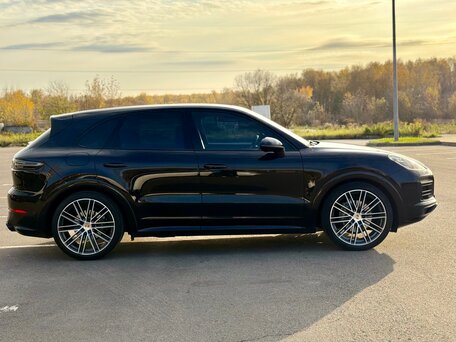 2019 Porsche Cayenne III, чёрный, 5100000 рублей, вид 3
