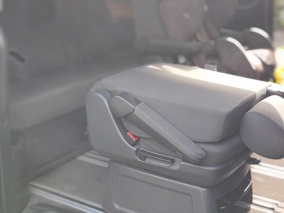 2006 Volkswagen Multivan T5, чёрный, 1100000 рублей - вид 11