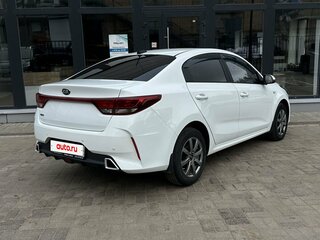 2020 Kia Rio IV Рестайлинг, белый, 1299000 рублей, вид 3