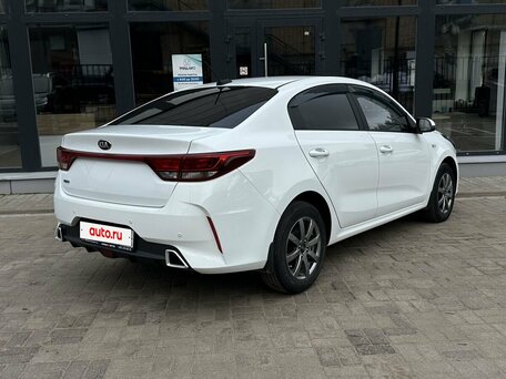 2020 Kia Rio IV Рестайлинг, белый, 1299000 рублей, вид 3