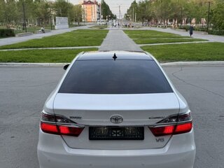 2015 Toyota Camry VII (XV50) Рестайлинг, белый, 2005000 рублей, вид 5