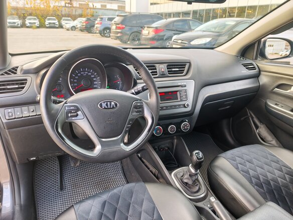 2015 Kia Rio III Рестайлинг, серый, 925000 рублей - вид 5