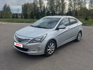2015 Hyundai Solaris I Рестайлинг, серебристый, 690000 рублей, вид 1