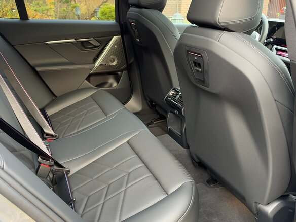 2026 BMW 5 серии 520d xDrive VIII (G60/G61/G68), серый, 9400000 рублей - вид 30