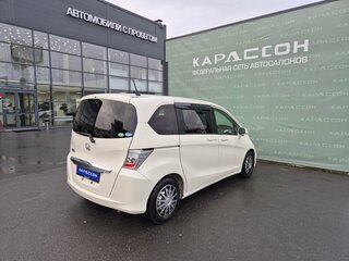 2011 Honda Freed I Рестайлинг, белый, 1050000 рублей, вид 2