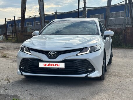 2018 Toyota Camry VIII (XV70), белый, 2650000 рублей, вид 3
