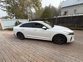 2020 Kia K5 III, белый, 1600000 рублей, вид 4