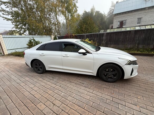 2020 Kia K5 III, белый - вид 3