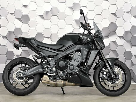 2025 Yamaha MT-09 (FZ-09), чёрный, 1277000 рублей, вид 3
