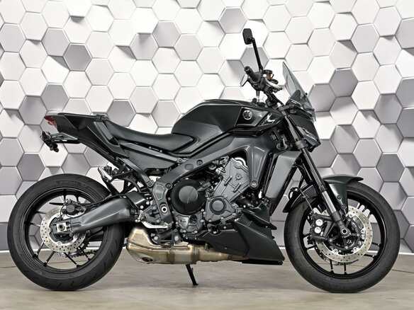 2025 Yamaha MT-09 (FZ-09), чёрный, 1277000 рублей - вид 2