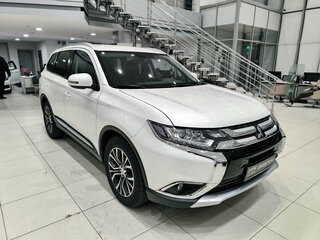 2016 Mitsubishi Outlander III Рестайлинг 2, белый, 2250000 рублей, вид 3