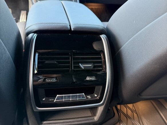 2025 BMW X7 M60i I (G07) Рестайлинг, серый, 17500000 рублей - вид 18