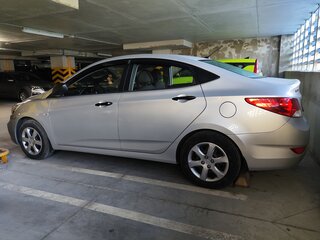 2011 Hyundai Solaris I, серебристый, 980000 рублей, вид 2