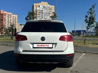 2010 Volkswagen Touareg II, белый, 2100000 рублей, вид 5