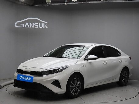 2022 Kia K3 II Рестайлинг, белый, 1710000 рублей, вид 2