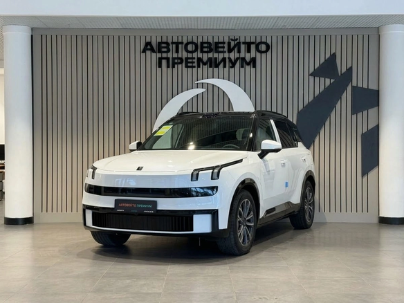 2026 Lynk & Co 900, серебристый, 7500000 рублей
