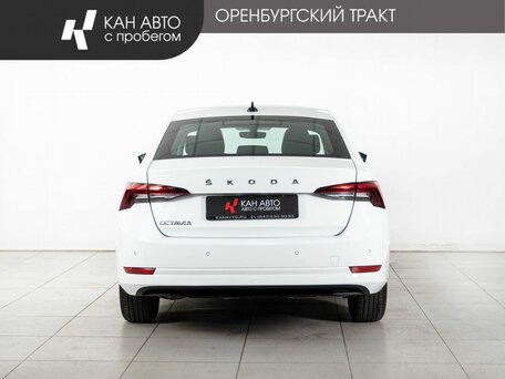 2021 Skoda Octavia IV (A8), белый, 2348000 рублей, вид 4