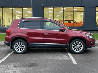 2013 Volkswagen Tiguan I Рестайлинг, красный, 1365000 рублей, вид 4