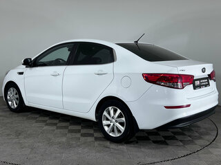 2016 Kia Rio III Рестайлинг, белый, 1099000 рублей, вид 4