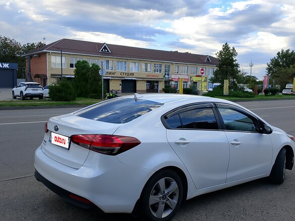 2017 Kia Forte II Рестайлинг, белый, 1120000 рублей - вид 3