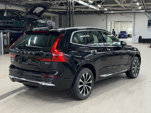 2025 Volvo XC60 II Рестайлинг 2, чёрный, 6350000 рублей - вид 3