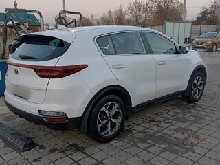 2019 Kia Sportage IV Рестайлинг, белый, 1880000 рублей, вид 3