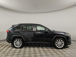 2021 Toyota RAV4 V (XA50), чёрный, 2850000 рублей, вид 4