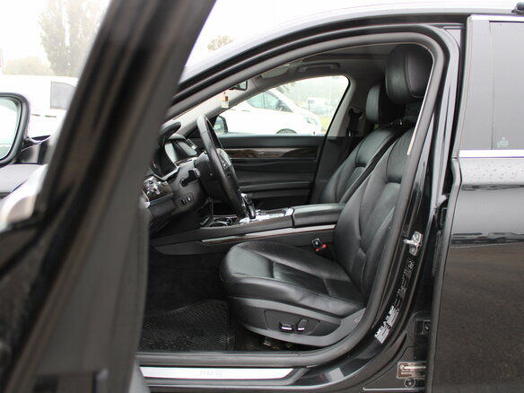 2010 BMW 7 серии Long 750Li V (F01/F02/F04), чёрный, 1415000 рублей - вид 11
