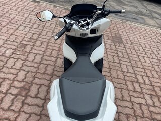 2021 Honda PCX 125, белый, 400000 рублей, вид 4