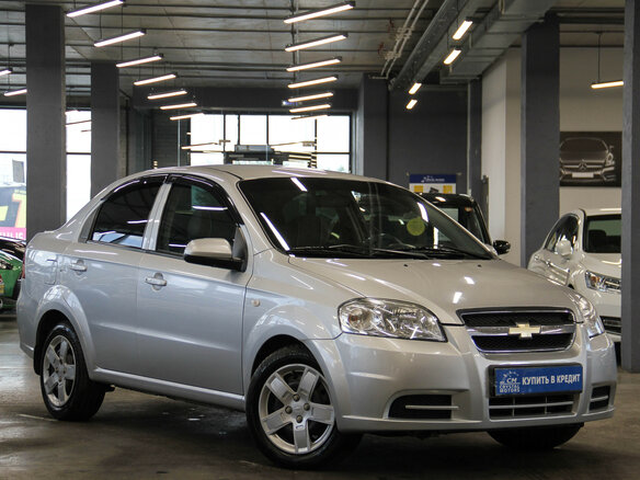 2010 Chevrolet Aveo I Рестайлинг, серебристый, 495000 рублей - вид 2