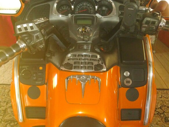2004 Honda GL 1800 Gold Wing, оранжевый, 1150000 рублей - вид 2