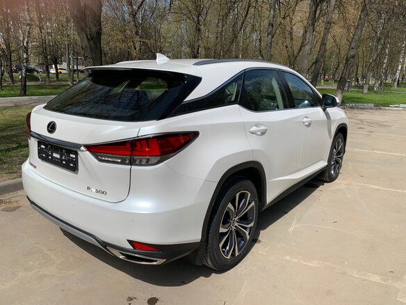 2021 Lexus RX 300 IV Рестайлинг, белый, 10000000 рублей - вид 3