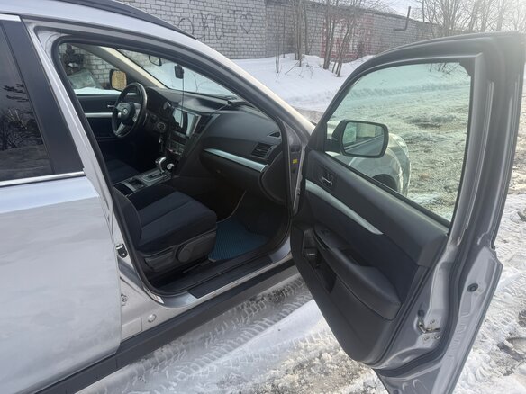 2010 Subaru Outback IV, серебристый, 1280000 рублей - вид 11