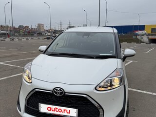 2018 Toyota Sienta II Рестайлинг, белый, 1500000 рублей, вид 1