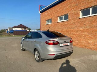 2016 Ford Fiesta Mk6 Рестайлинг, серебристый, 1199900 рублей, вид 5