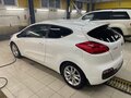 2018 Kia Ceed II Рестайлинг, белый, 1300000 рублей - вид 3