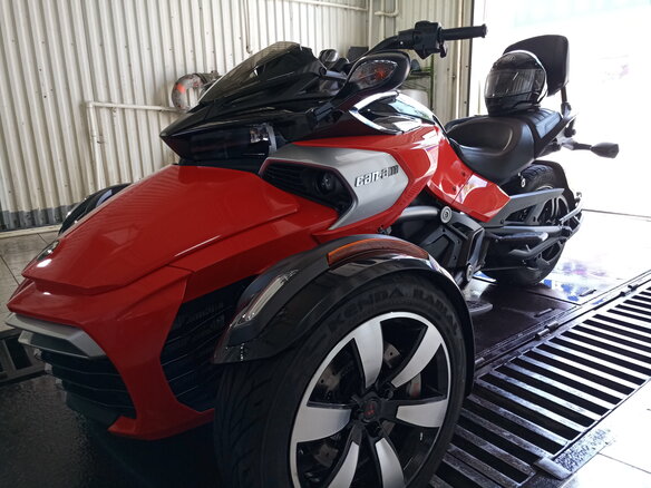 2015 BRP Can-Am Spyder, красный - вид 13