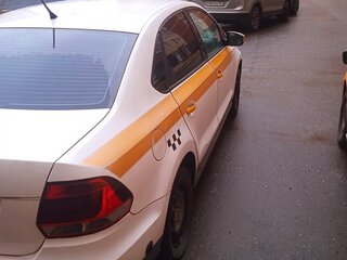 2015 Volkswagen Polo V Рестайлинг, белый, 400000 рублей, вид 4