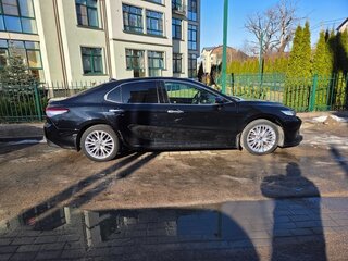 2020 Toyota Camry VIII (XV70), чёрный, 2950000 рублей, вид 4