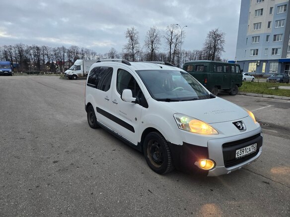 2011 Peugeot Partner II, белый, 470000 рублей - вид 1